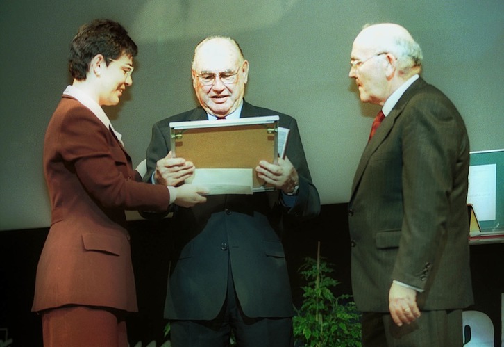Pete Cenarrusa en el año 2000, cuando recibió el premio de la fundación Sabino Arana. (Monika del VALLE)