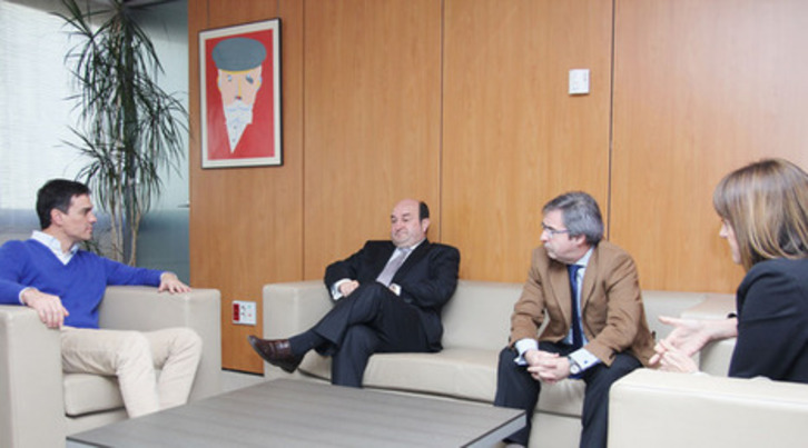 Ortuzar durante una reunión con Pedro Sánchez e Idoia Mendia. (ARGAZKI PRESS)