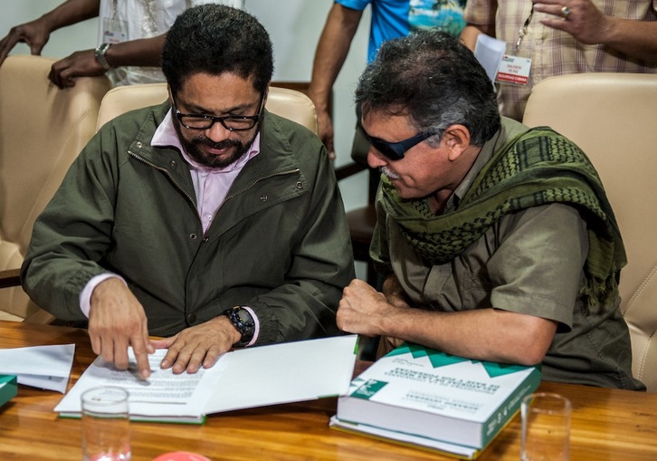 Ivan Marques y Jesus Santrich, comandantes de las FARC, en una imagen de archivo. (Yamil LAGE / AFP)