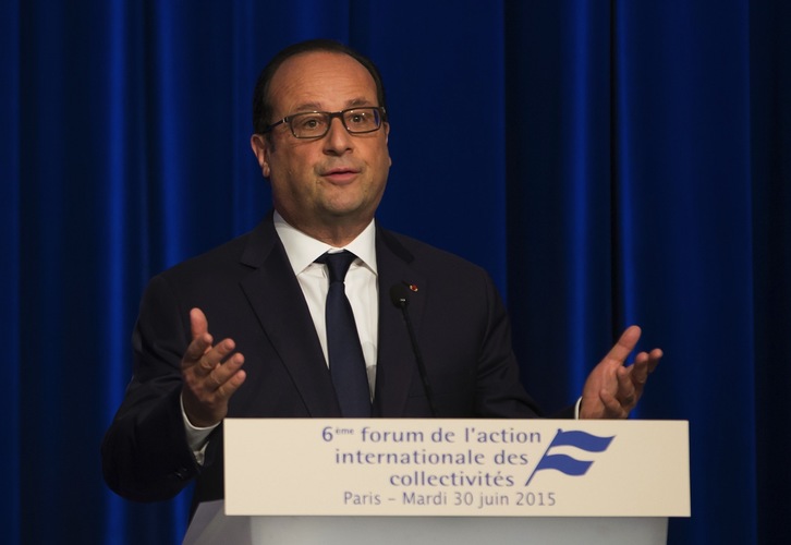 François Hollande presidentea, artxiboko irudian. (Ian LANGSDON / AFP)