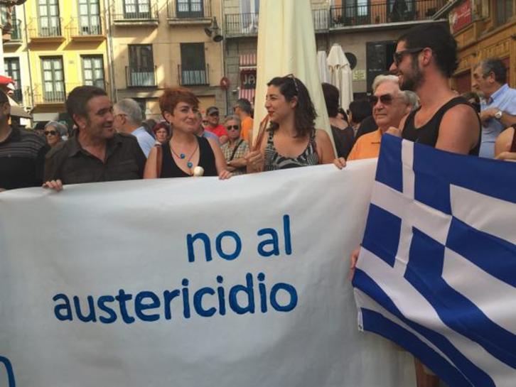 Concentración en solidaridad con Grecia en Iruñea. (@laperua)