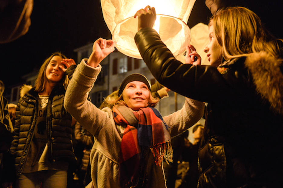 Pour la deuxième fois, un lâcher de lanternes était organisé. © Isabelle Miquelestorena