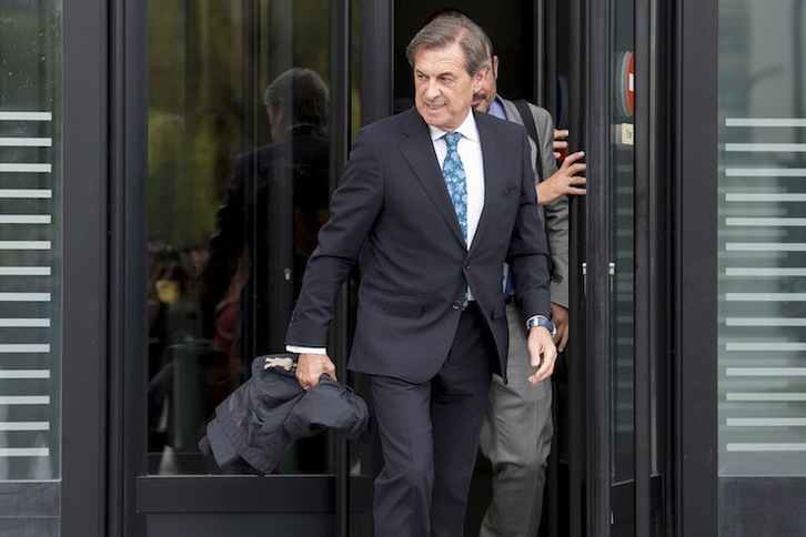 El expresidente de Osasuna Migule Archanco, saliendo de los juzgados de Iruñea. (Iñigo URIZ / ARGAZKI PRESS)