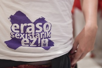 Camiseta en contra de las agresiones sexistas. (Idoia ZABALETA/ARGAZKI PRESS)