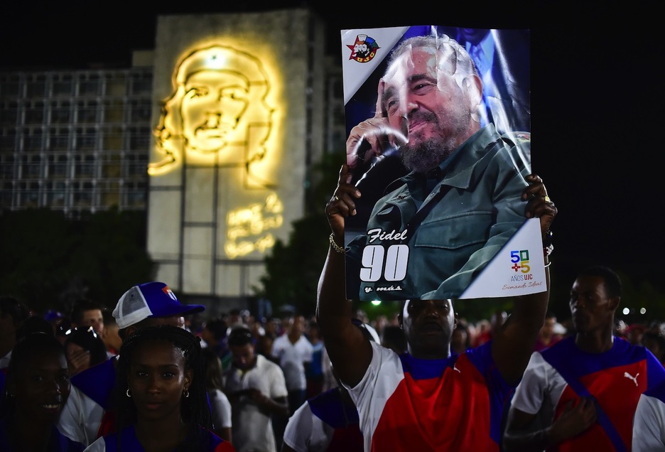 Miles de ciudadanos han despedido a Fidel Castro desde la Plaza de la Revolución. (Ronaldo SCHEMIDT / AFP)