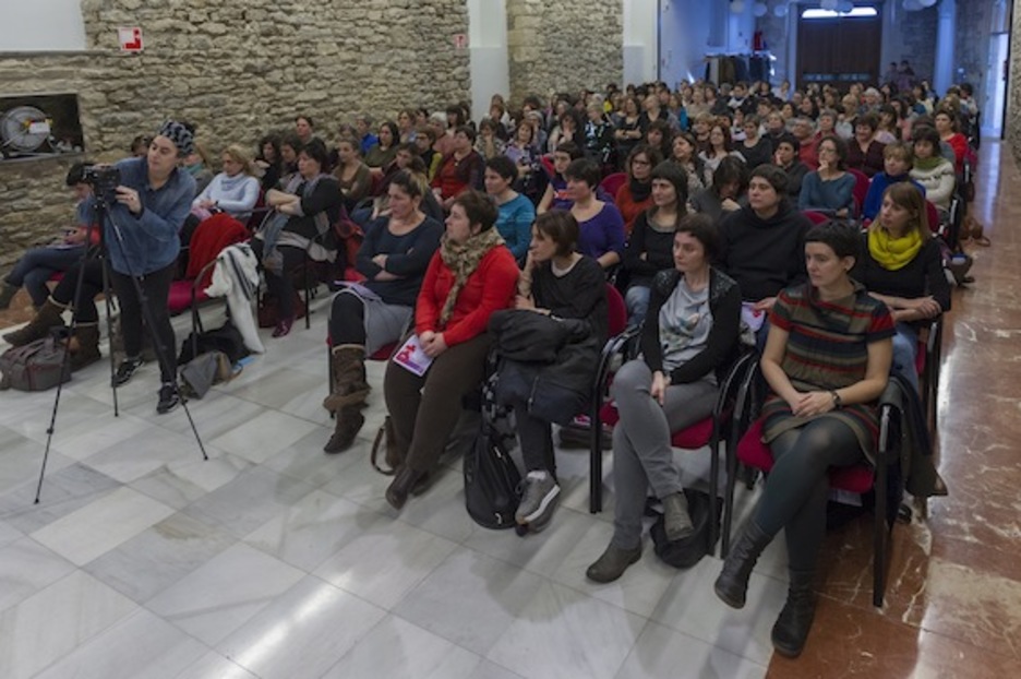 Eraldaketa feminista eskatzeko ekitaldia egin du LABek Gasteizen. (Juanan RUIZ/ARGAZKI PRESS)