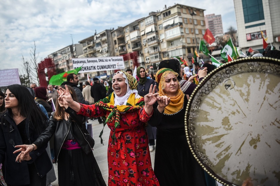 Las calles de Estambul también han acogido la celebración del Newroz. (Ozan KOSE / AFP)