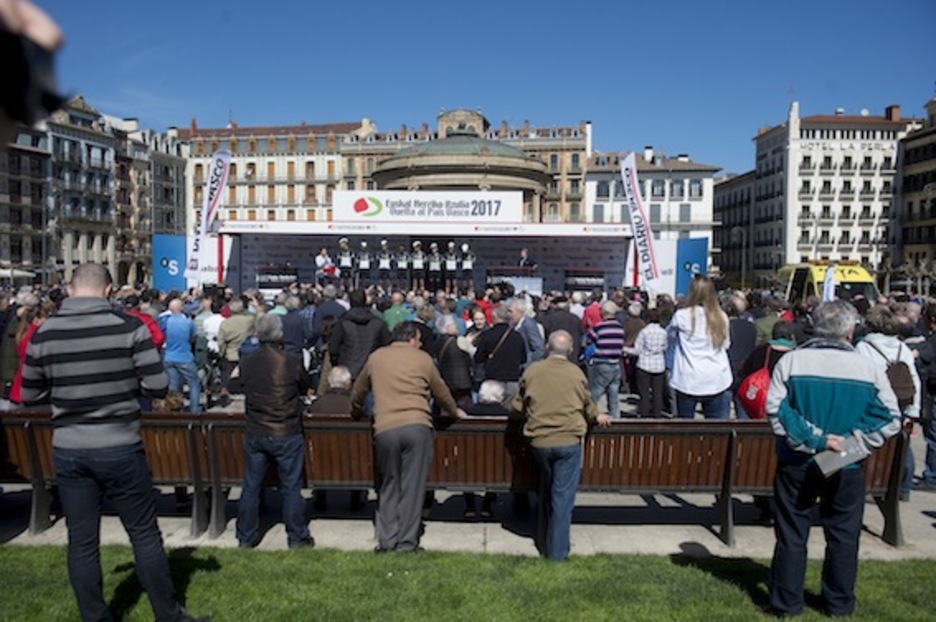Expectación en la Plaza del Castillo. (Iñigo URIZ/ARGAZKI PRESS)