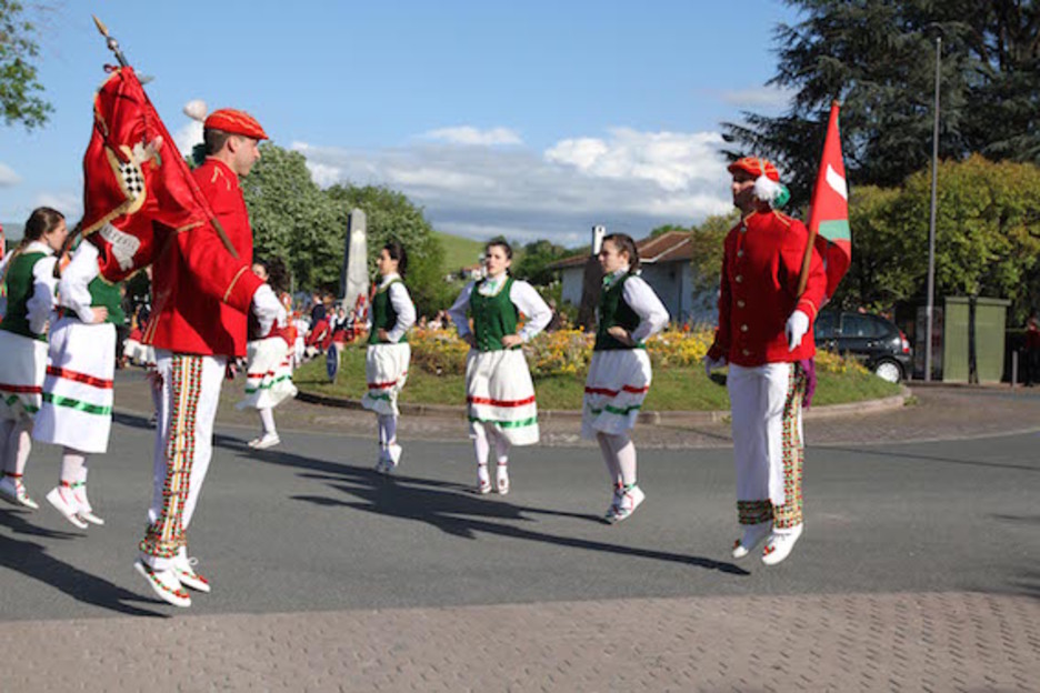Nafarroako dantzari eguna ospatu zuten maiatzaren 6ean Donibane Garazin. ©Aurore Lucas