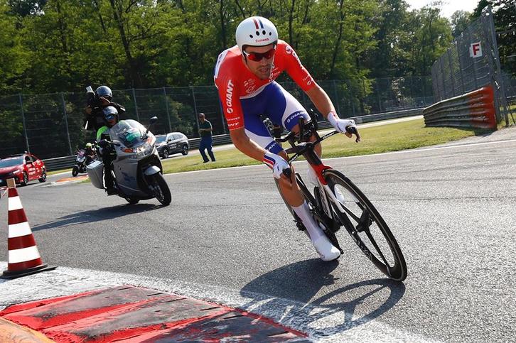 Tom Dumoulin, Monza eta Milan lotu dituen erlojupekoan. (Luca BETTINI/AFP)