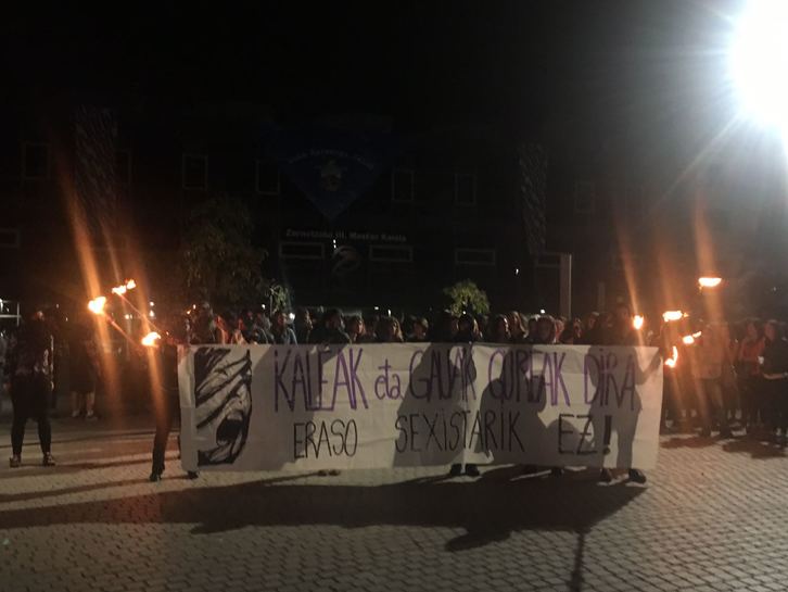 Cabecera de la manifestación contra las agresiones sexistas en Zornotza. (NAIZ)