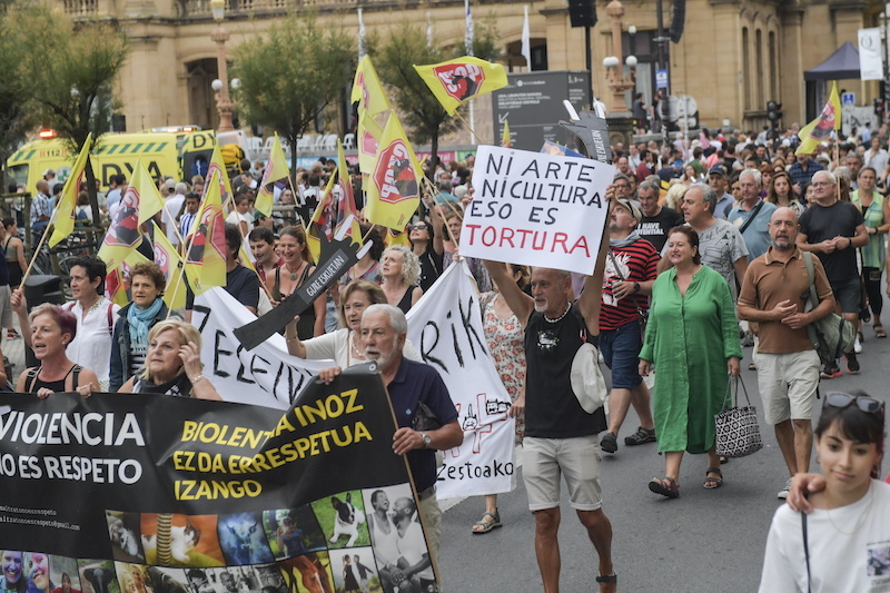 Zezenketen Aurkako Aldarria Ozen Entzun Da Donostia Erdian Euskal