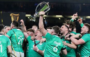 Los jugadores de la selección irlandesa celebran el título del Seis Naciones. 