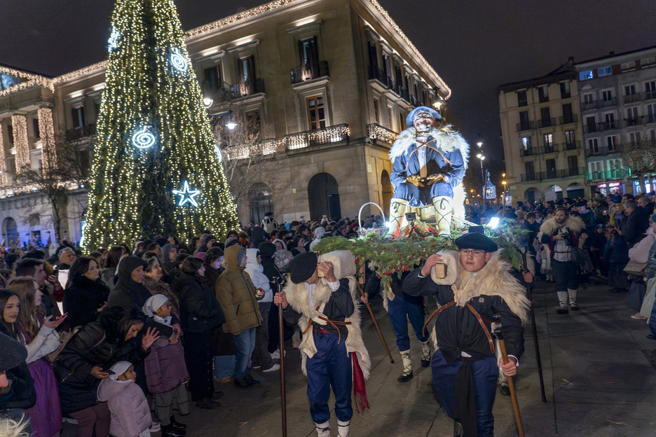 Olentzeroren kalejira Iruñean. Olentzeroren kalejira Iruñean.