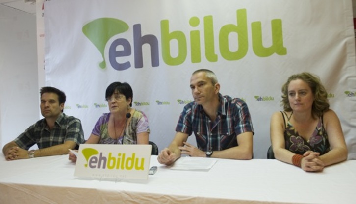 Los representantes de Bildu, en la comparecencia de hoy. (Andoni CANELLADA/ARGAZKI PRESS)