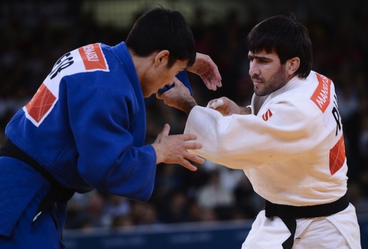 Kiyoshi Uematsuk ezin izan dio Isaev Mansur errusiarrari irabazi. (Franck FIFE/AFP)