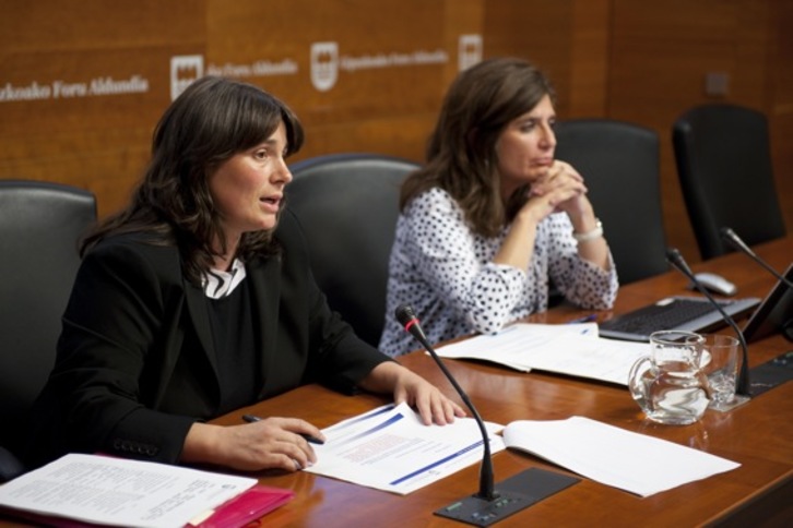 Itziar Miner y Helena Franco han presentado el nuevo impuesto. (Gari GARAIALDE/ARGAZKI PRESS)