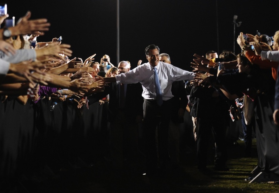 Romney se da un baño de masas en Florida. (Emmanuel DUNAND/AFP PHOTO)