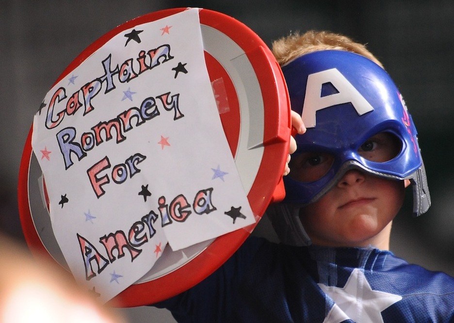 Joven seguidor de Romney disfrazado de Capitán América. (Emmanuel DUNAND/AFP PHOTO)