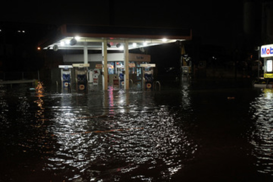 Una gasolinera de Brooklyn, totalmente inundada. (Spencer PLATT/AFP)