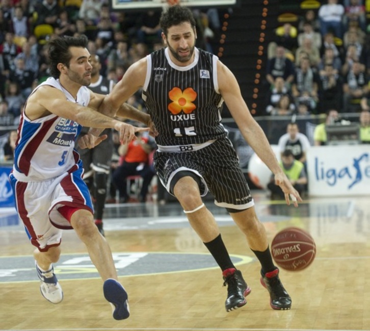Un momento del partido contra el Obradoiro. (Monika DEL VALLE/ARGAZKI PRESS)