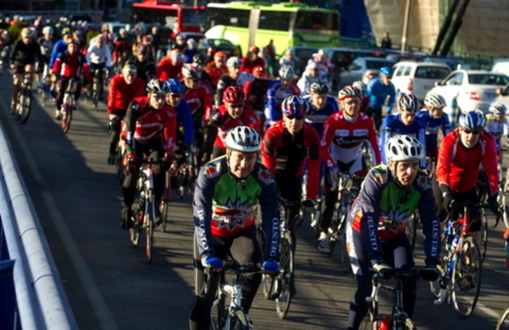 Se ha celebrado una marcha cicloturista entre Bilbo y Iurreta en homenaje a Iñaki Lejarreta. (Monika DEL VALLE/ARGAZKI PRESS)