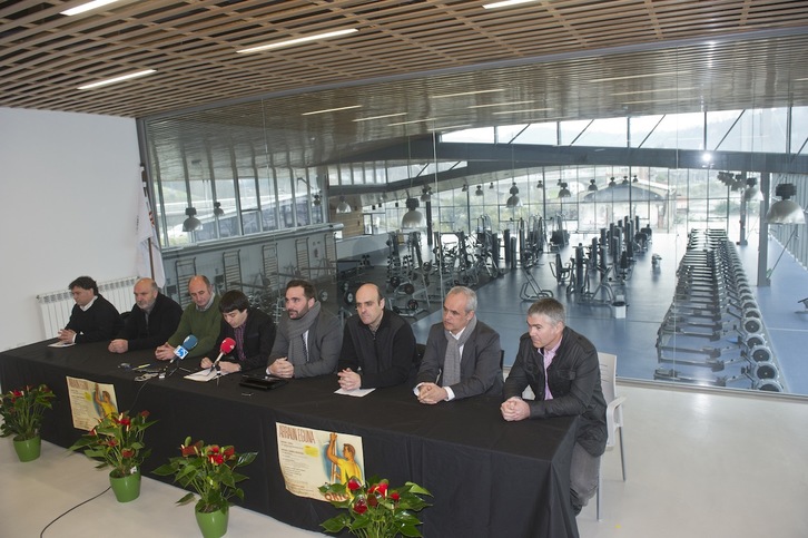 Representantes de las distintas federacione de Remo y Piragüismo, durante la rueda de prensa. (Jon URBE/ARGAZKI PRESS)