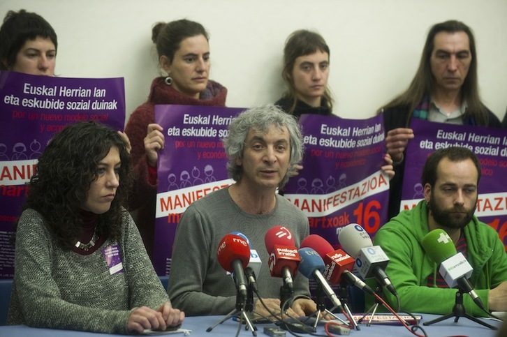 Sindicatos y agentes sociales llaman a movilizarse el sábado en Bilbo. (Monika DEL VALLE/ARGAZKI PRESS)