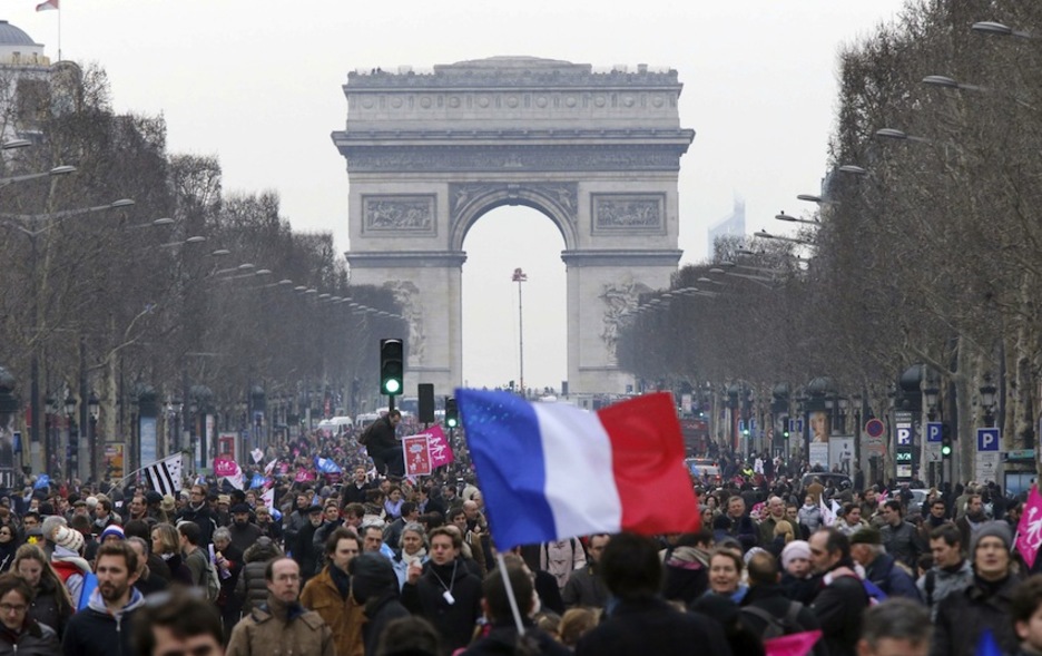 La manifestación, frente al Arco del Triunfo. (Pierre VERDY/AFP)