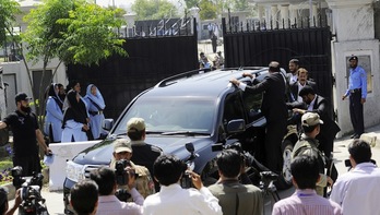 Musharraf ha abandonado el tribunal en medio de fuertes medidas de seguridad. (AFP)