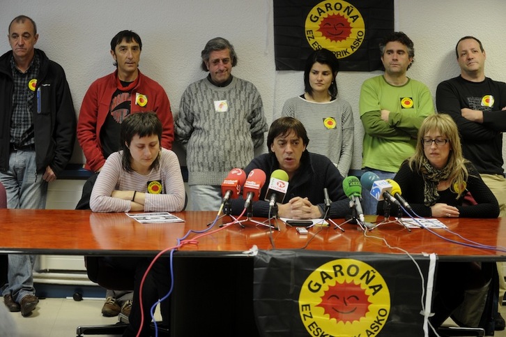 Araba Sin Garoña, durante la comparecencia ofrecida esta mañana en Gasteiz. (Juanan RUIZ/ARGAZKI PRESS)