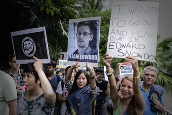 Concentración en defensa de Edward Snowden en Hong Kong. (Philippe LOPEZ/AFP PHOTO)