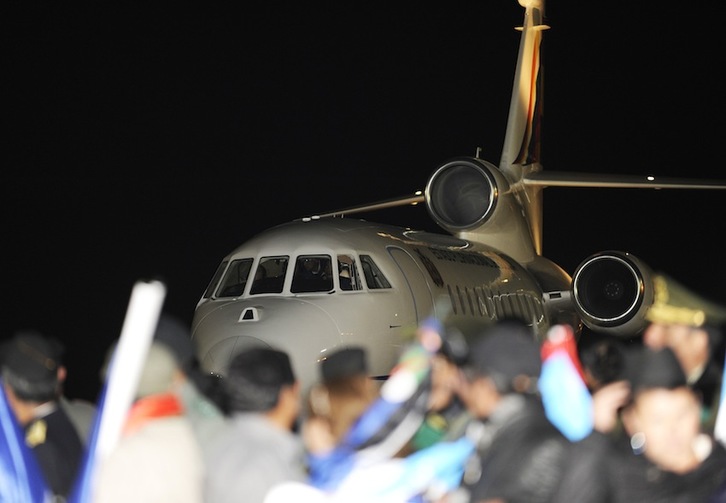 El avión de Evo Morales, a su llegada al aeropuerto de La Paz. (Jorge BERNAL/AFP)