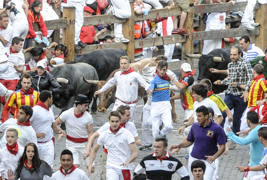 Último tramo del encierro antes de entrar al callejón. (Jagoba MANTEROLA / ARGAZKI PRESS)