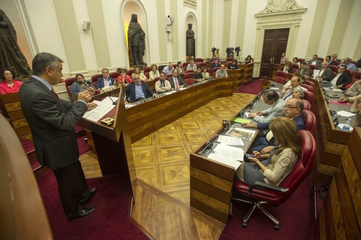 Javier de Andrés, durante su intervención ante las Juntas. (Juanan RUIZ / ARGAZKI PRESS)