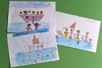Dibujos realizados por niños y niñas de la escuela primaria de Lampedusa. (Alberto PIZZOLI / AFP PHOTO) 