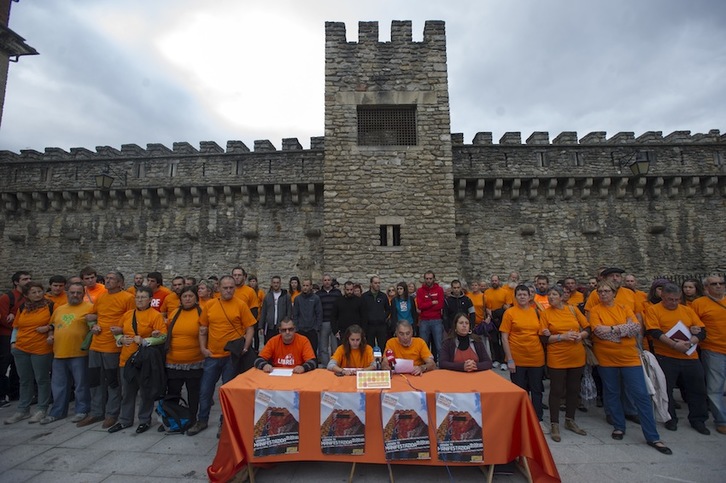 Masiva rueda de prensa en la capital alavesa para presentar la iniciativa Gasteizko Harresia. (Juanan RUIZ/ARGAZKI PRESS)