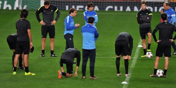 La plantilla de la Real se entrenó este martes en Old Trafford. (Paul ELLIS/AFP)