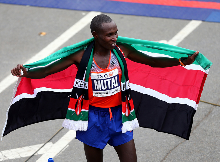 Mutai celebra la victoria. (AFP)