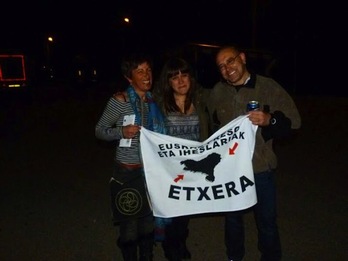 Josune Onaindia e Iñaki Zugadi, con su hija.