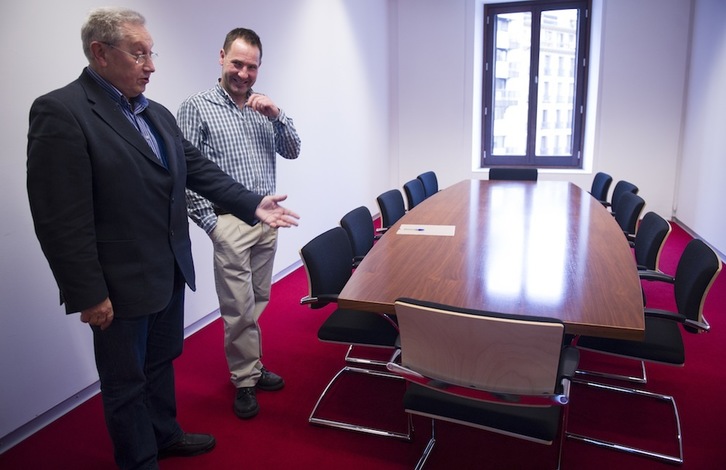 Patxi Zabaleta y Xabi Lasa, antes de la reunión con el PSN. (Jagoba MANTEROLA/ARGAZKI PRESS)