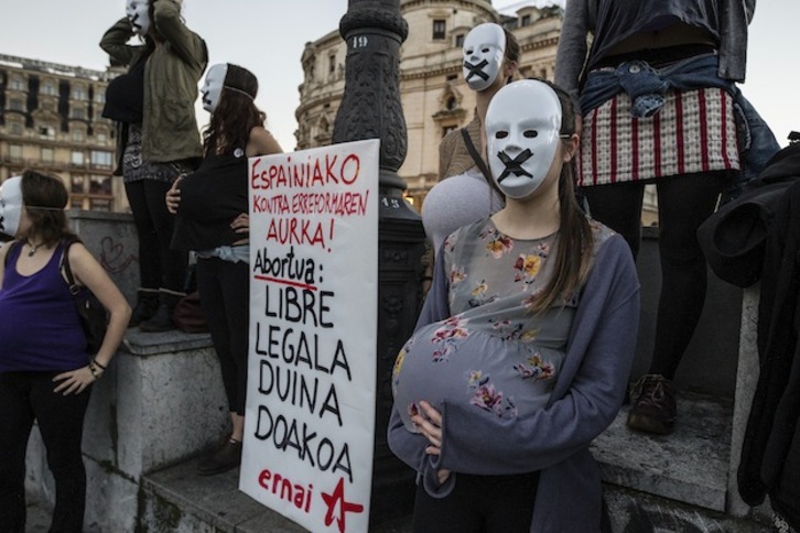 Detalle de la movilización celebrada por la tarde en Bilbo. (Aritz LOIOLA / ARGAZKI PRESS)