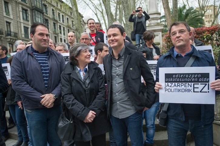 Arraiz, en la concentración que se celebró antes de acudir a declarar al TSJPV. (Marisol RAMIREZ/ARGAZKI PRESS)