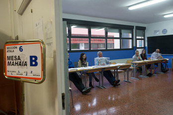 Mesa electoral. (Raul BOGAJO / ARGAZKI PRESS)