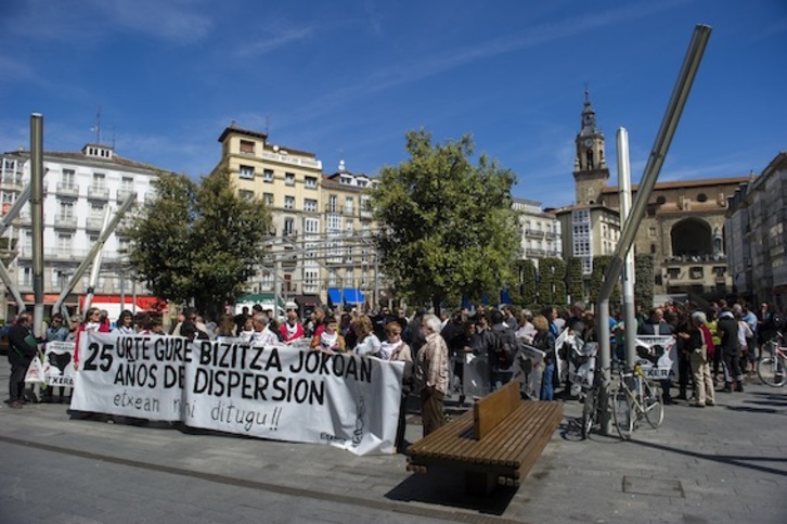 Etxeraten elkarretaratzea, Gasteizen, dispertsioaren 25. urteurrenaren harira. (Juanan RUIZ/ARGAZKI PRESS)