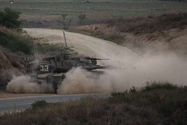 Tanques israelíes en la frontera con Gaza. (Jack GUEZ/AFP)
