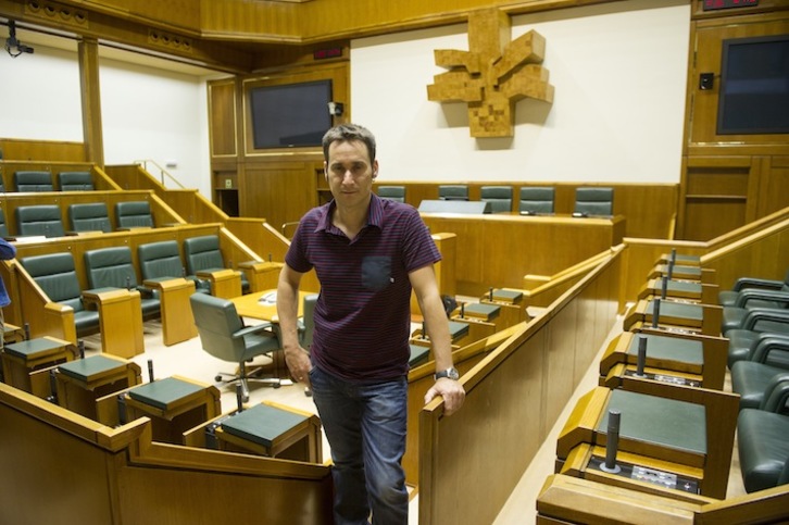 Iker Casanova en el Parlamento de Gasteiz, tras tomar posesión de su cargo. (Juanan RUIZ/ARGAZKI PRESS)