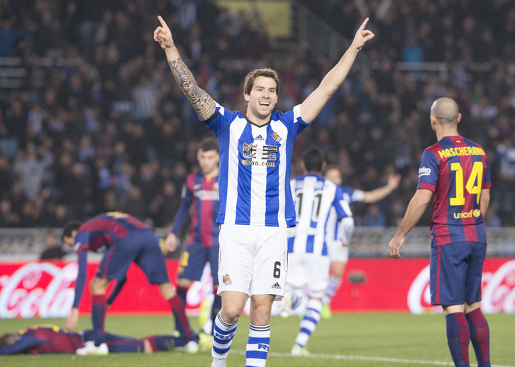 Iñigo Martinez sendo aritu da defentsako lana gidatzen. (Gorka RUBIO / ARGAZKI PRESS)