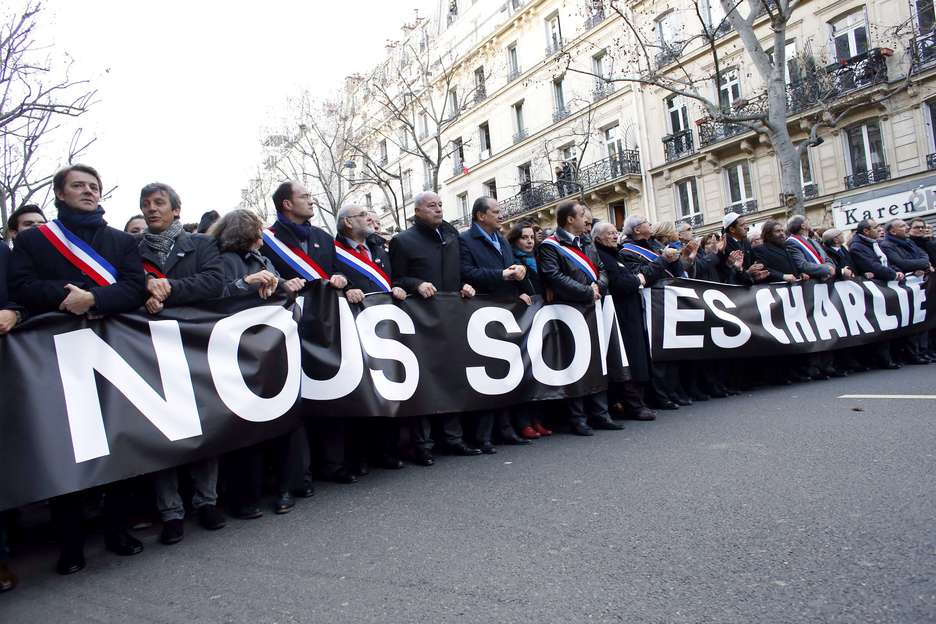 Cabeza de la manifestación con políticos franceses y representantes de la comunidad judía y musulmana. (AFP)