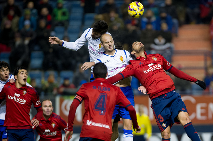 Un lance del encuentro entre Osasuna y Zaragoza. (Iñigo URIZ/ARGAZKI PRESS)